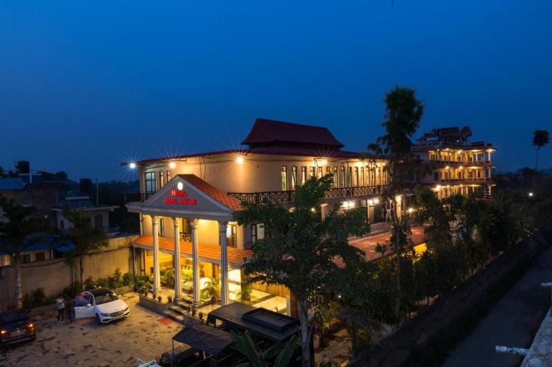 Hotel Royal Safari Chitwan Exterior foto