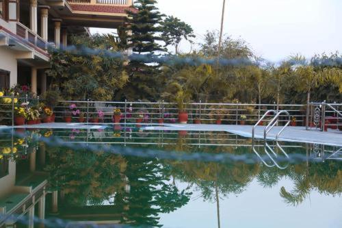 Hotel Royal Safari Chitwan Exterior foto