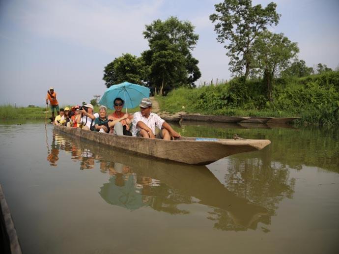 Hotel Royal Safari Chitwan Exterior foto